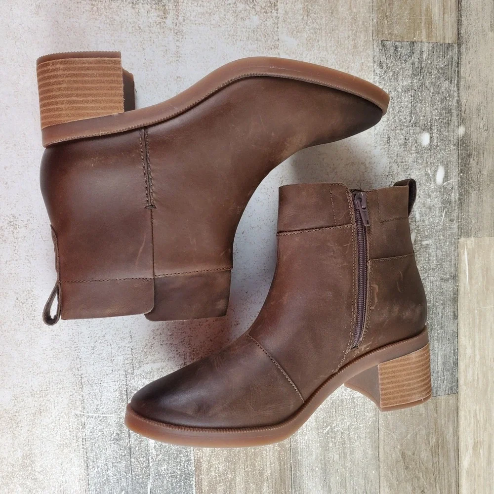 Clarks Lileigh Charm Womens Boots Sz 8 Mushroom Oily Champignon Leather Side Zip